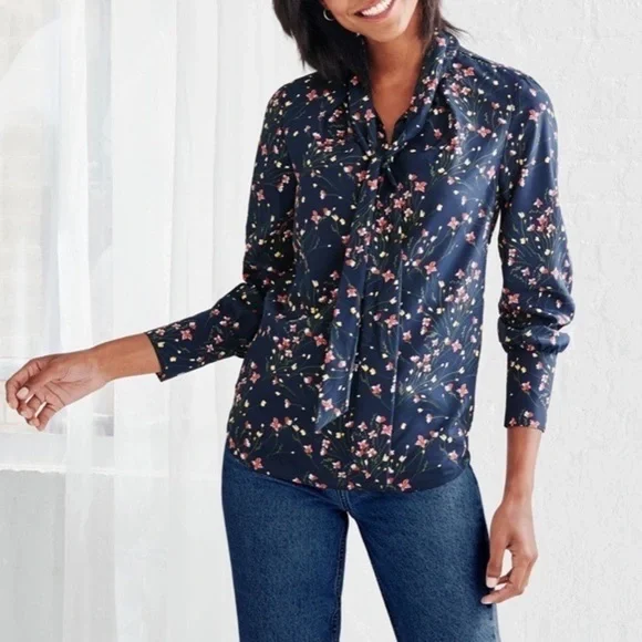 UNTUCKit Lynn navy blue floral button up shirt - Picture 3 of 8